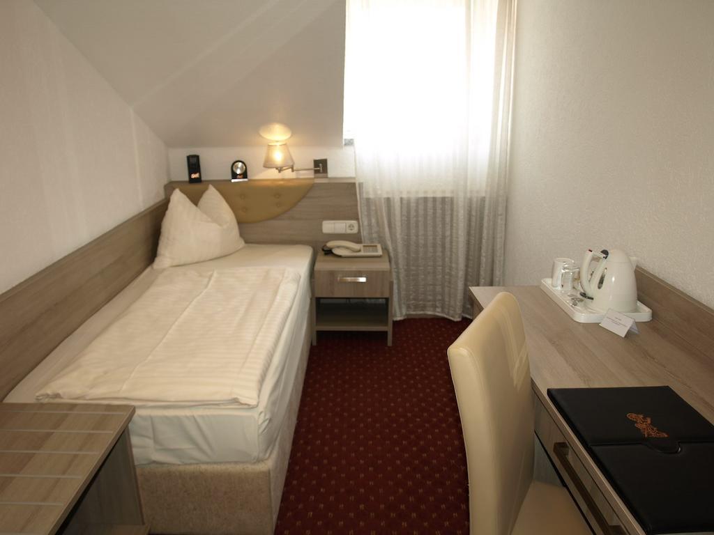 Single Room,68990291:JPEG